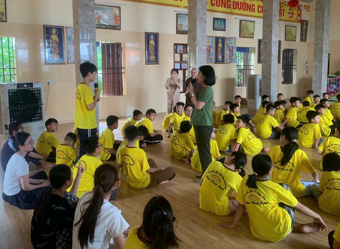 Công an phường Ái Quốc tổ chức tuyên truyền pháp luật, kỹ năng an toàn tại khóa tu mùa hè ở Chùa Cảnh Linh